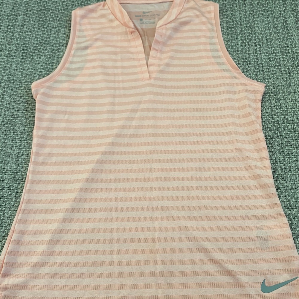 Nike women’s golf tank. Lightweight